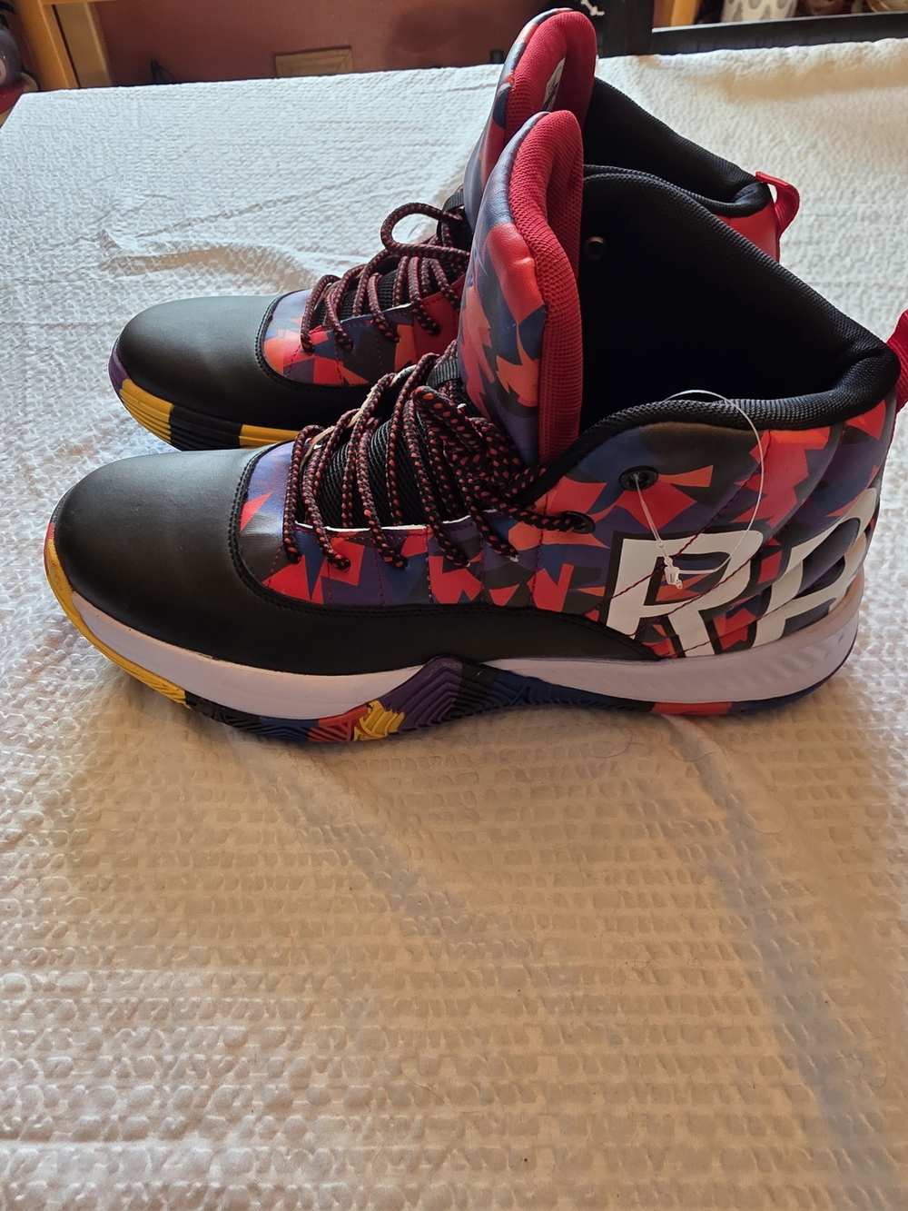 ASHION High Top Streetball Basketball Shoes featuring a colorful multi pattern